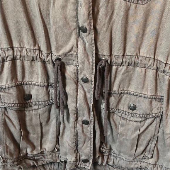 Large Jacket - Picture 3 of 4